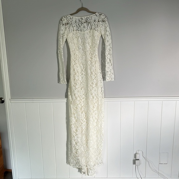 Pinko Cream Long Sleeve lace Dress
Size 4 - Picture 1 of 13